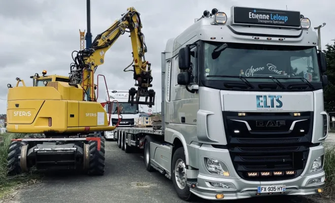 Transport de rails en acier à Beauvais., Rouen, ELTS – Étienne Leloup Transports Spéciaux